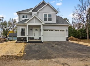 3905 Wildwood Rd, Valparaiso, IN 46383