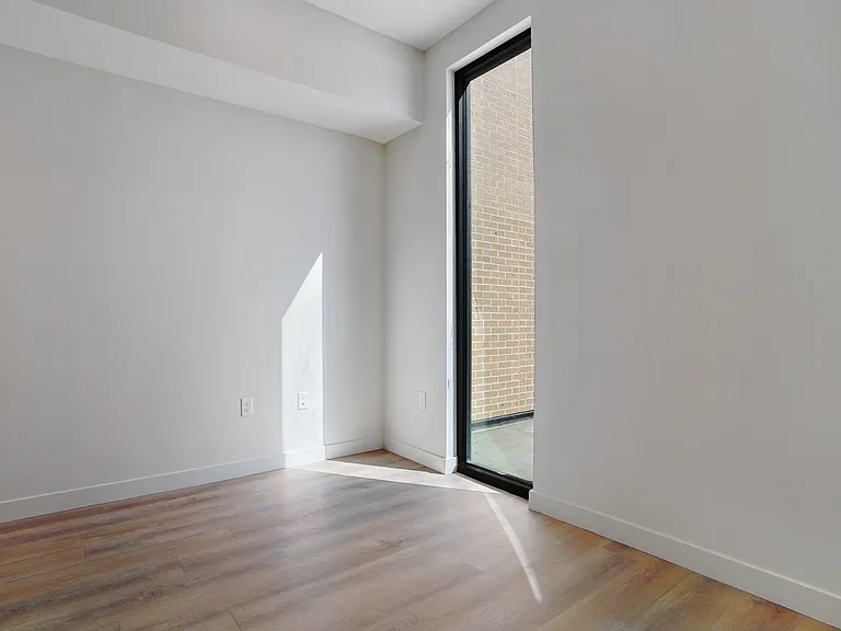 9Ten Apartments — Photo 8