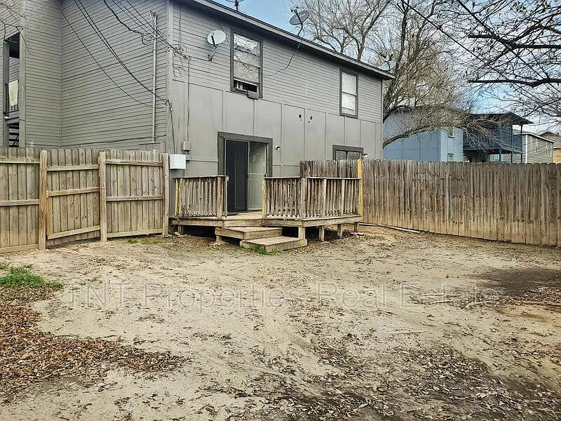 1 bed, 1.0 bath, 756 sqft, $775 — Photo 2