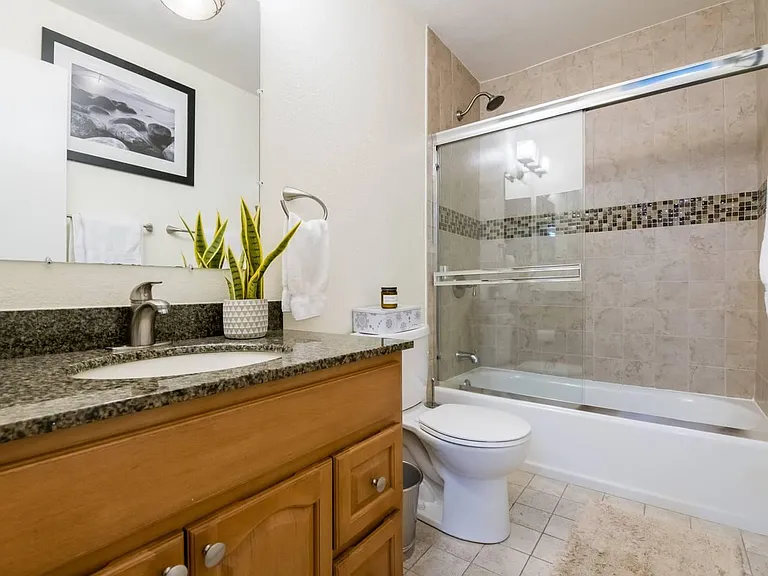 2468 W Bayshore Rd #5 — Photo 15
