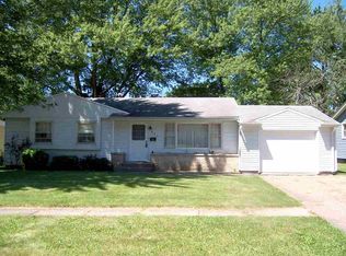 624 12th St, Silvis, IL 61282