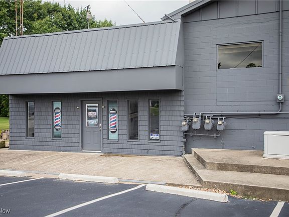 3rd image of 2882 McFarland Dr
