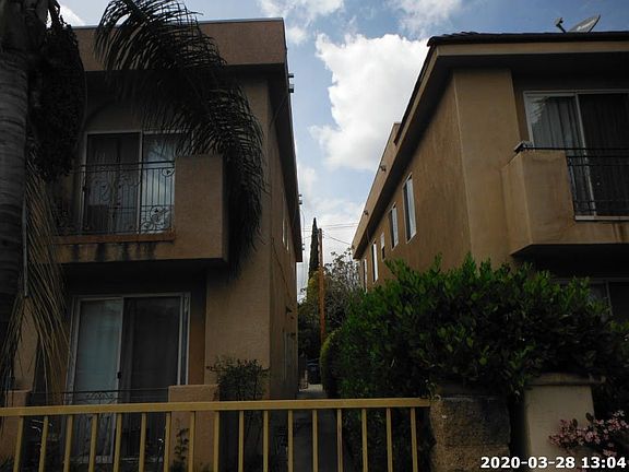 3rd image of 5725 Woodman Ave