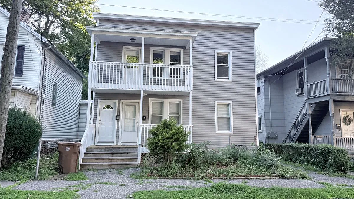 2 bed, 1.0 bath, 896 sqft, $1,850 — Photo 1