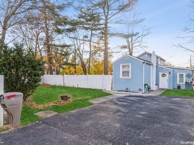114 N 21st Street, Wheatley Heights, NY, 11798