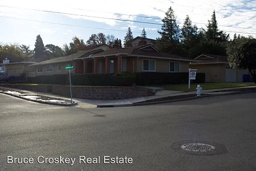 16 Carroll Dr photo 1