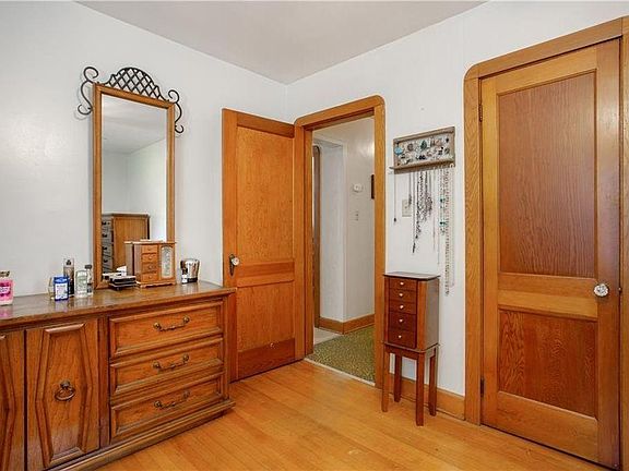 3rd image of 537 E Highland Ave
