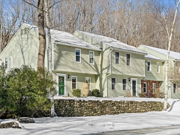 5 Hinman St APT 2, Sturbridge, MA 01518