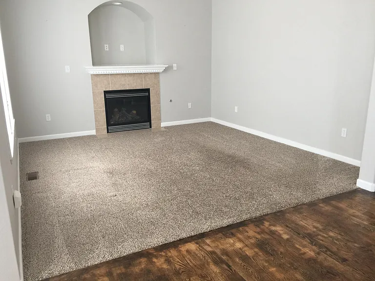215 SW Sanna Ct — Photo 4