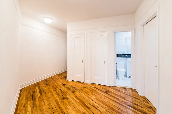 Sold by E Realty International Corp | media 30