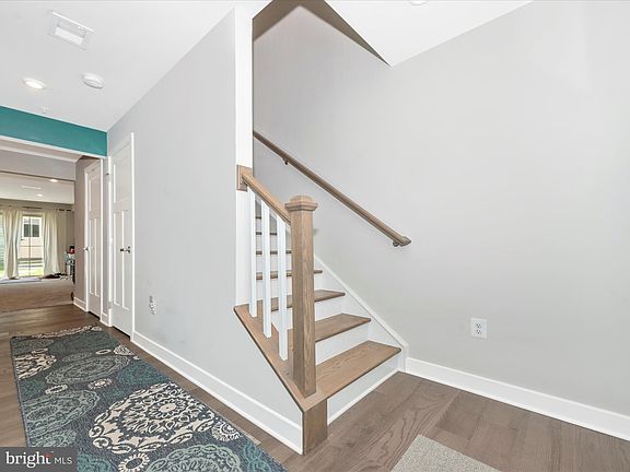 4th image of 8661 Satinwood Dr
