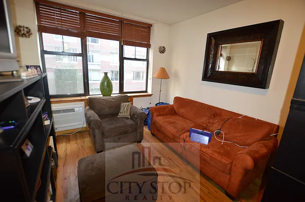 Rented by City Stop Realty | media 2