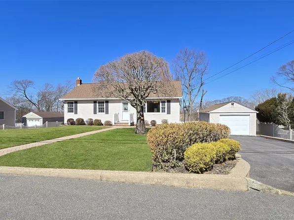 5 Hancock Street, Smithtown, NY 11787