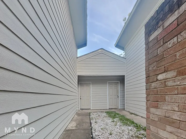 10701 Daryl Cv #B — Photo 14