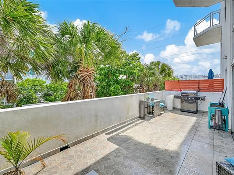 7728 Collins Ave #5 — Photo 30