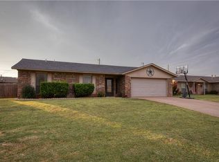 213 Swales Blvd, Elk City, OK 73644