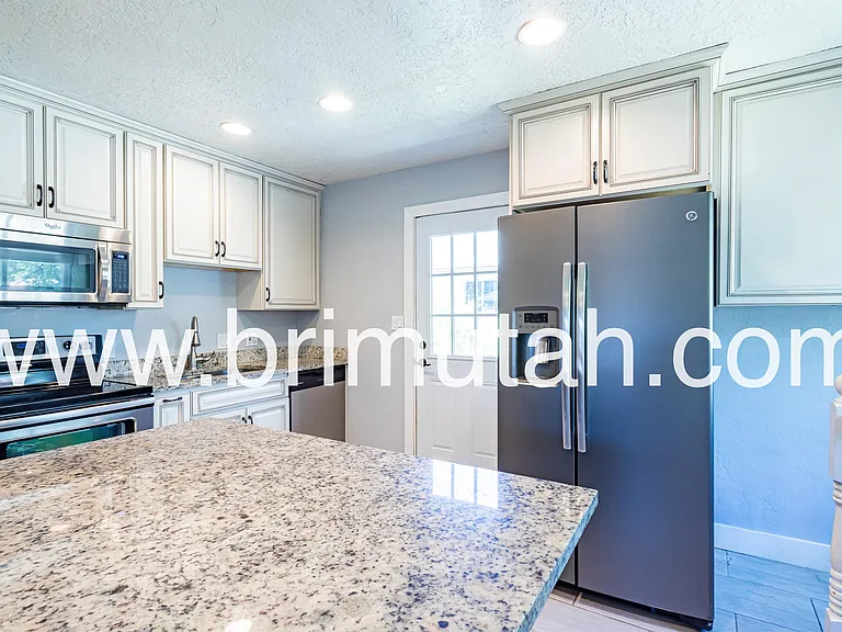 653 N 1300 W — Photo 5