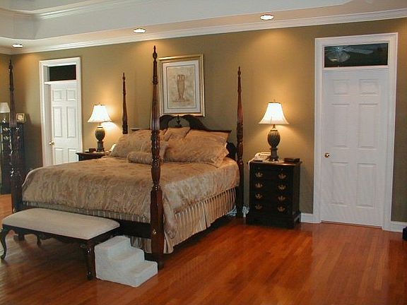 1st Floor Owners Suite - over 1000 sq. ft.