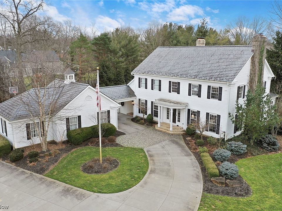 2nd image of 21 Fox Trace Ln