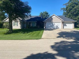 1703 Ridgewood Dr, Morrison, IL 61270