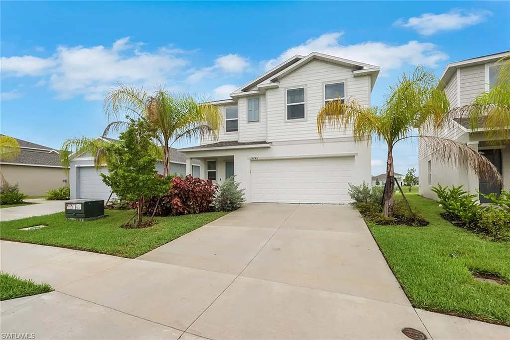 5 bed, 2.5 bath, 2171 sqft, $2,500 — Photo 2