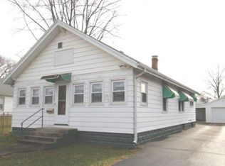 942 D St, Charleston, IL 61920