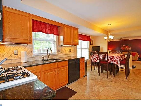 5th image of 137 Shire Ln