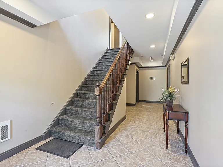 2435 Bedford St #21 — Photo 21