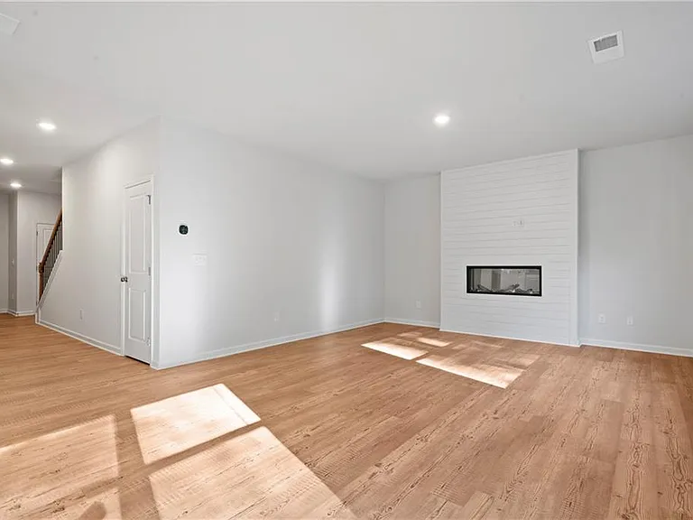 785 Summerwood Ln — Photo 8