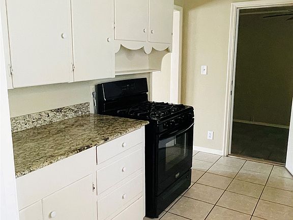 4th image of 3534 S Jamestown Ave