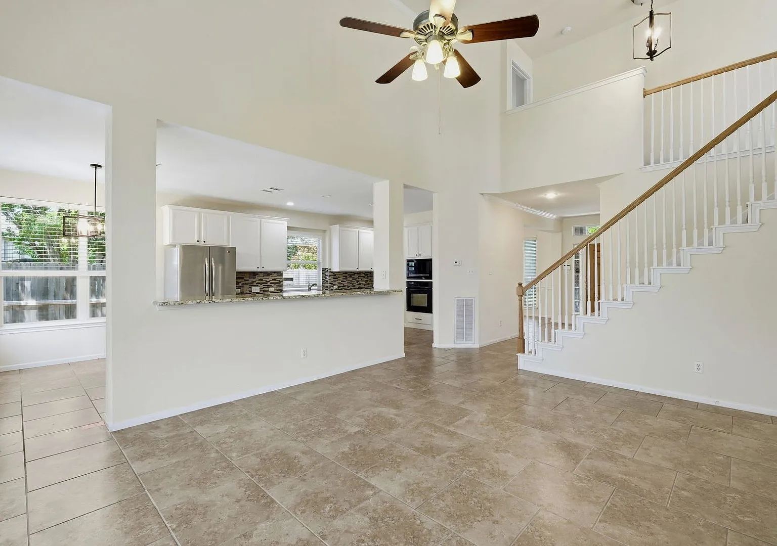 2033 Creole Dr — Photo 3