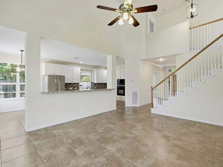 2033 Creole Dr — Photo 3