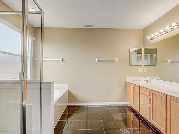 3rd image of 112 Ivybrook Ct