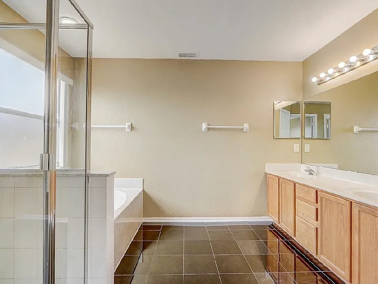 112 Ivybrook Ct — Photo 3