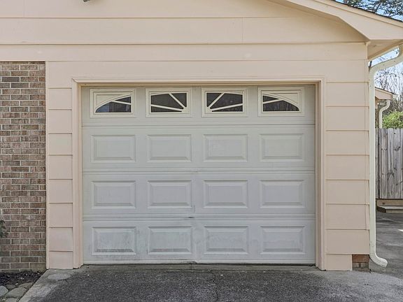 4th image of 305 Vine Hill Rd