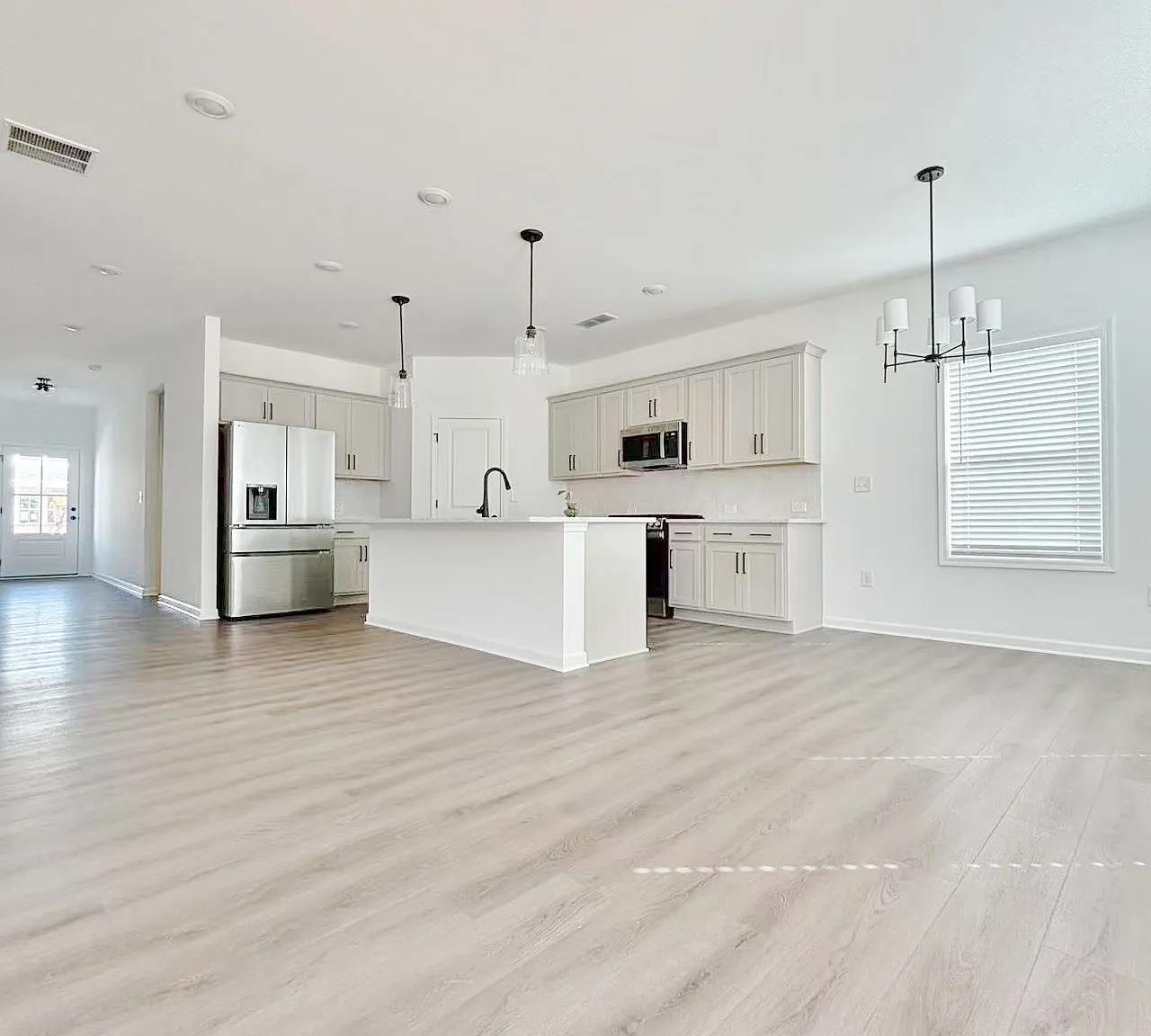 5 bed, 2843 sqft, $2,700 — Photo 4