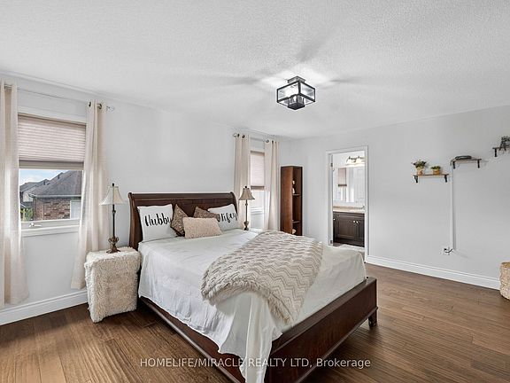 4th image of 452 Tyrone Cres