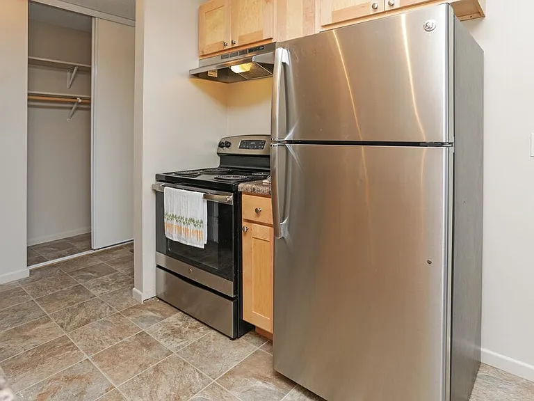 MV Apartments — Photo 7