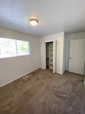 1030 N 250 W — Photo 1
