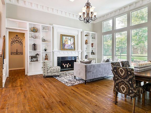 4th image of 2219 Creekside Cir S