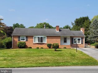 11810 Robinwood Dr, Hagerstown, MD 21742