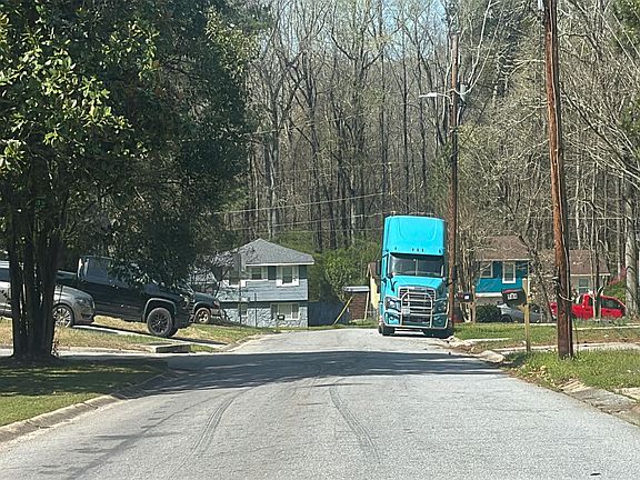 4th image of 602 Dixon Rd