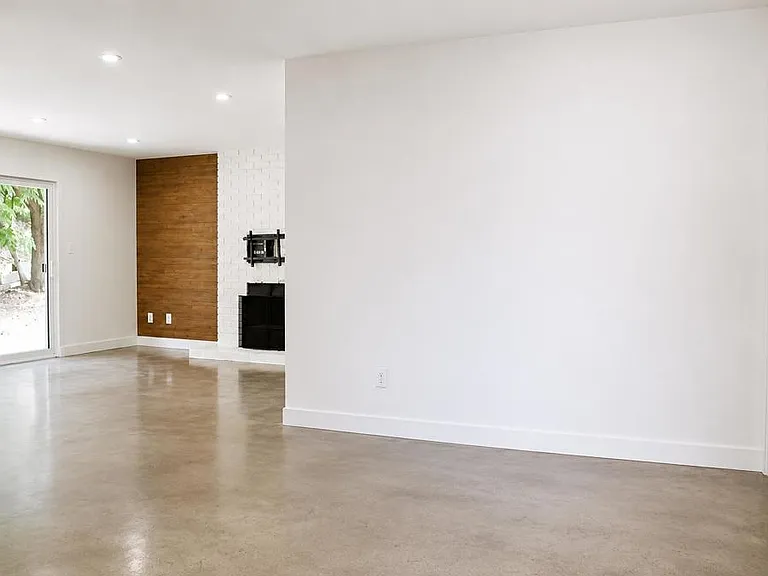 1135 Myra Ave — Photo 4