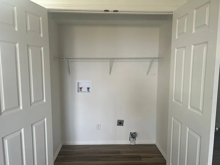 107 W Maple St — Photo 7
