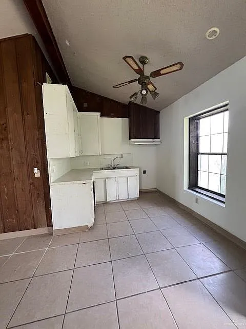 1 bed, 1.0 bath, 7062 sqft, $700 — Photo 2