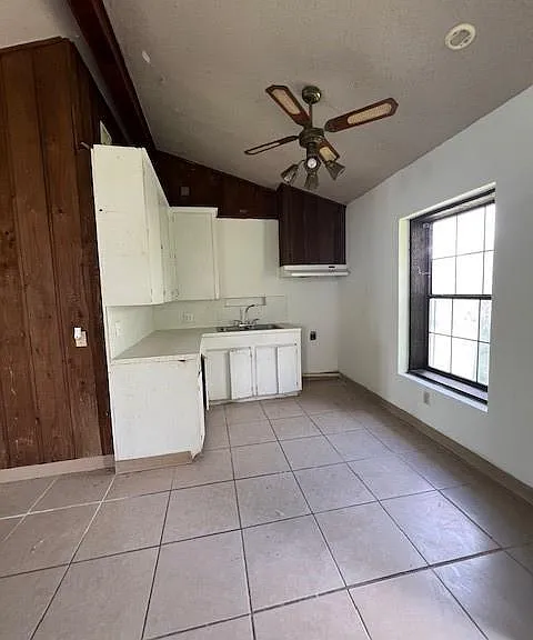 8002 Expwy #281 — Photo 2