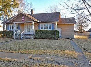 313 E Main St, Mayetta, KS 66509