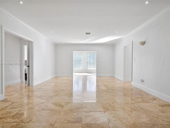 5th image of 1528 Robbia Ave
