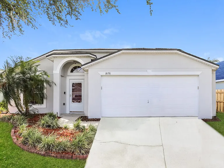 1876 Olivia Cir — Photo 1