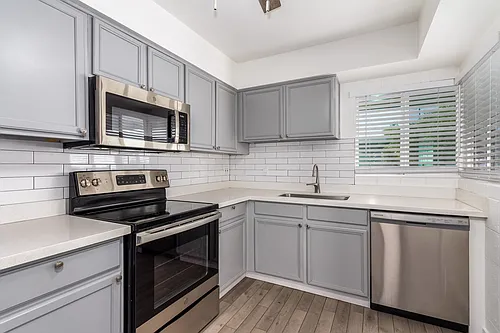 1911 E Amelia Ave #7 Photo 1